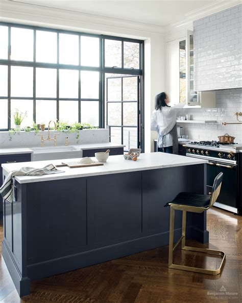 Navy blue kitchen cabinet with silver hardware. 5 Kitchen Cabinet Paint Colors - IntentionalDesigns.com