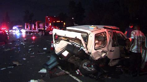101 Freeway Crash In Sherman Oaks Driver Flees Scene On Foot Abc7 Los Angeles