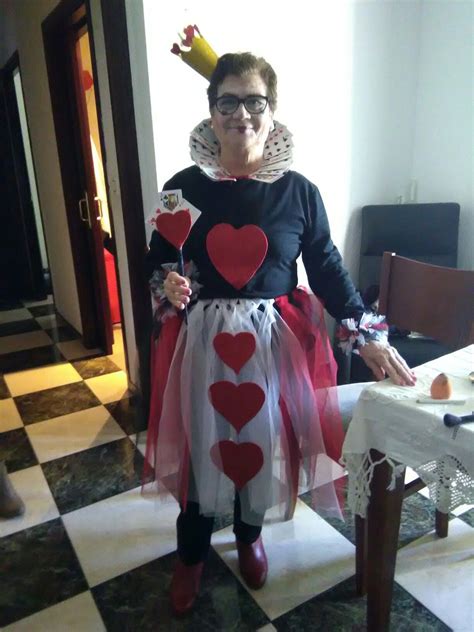 Maybe you would like to learn more about one of these? Disfraz reina de corazones.. Super fácil!! | Reina de ...