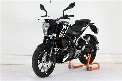 New ktm duke 390 specifications and price in india. KTM Duke 200 Gets 2 New Colors in 2012 | BikeAdvice.in