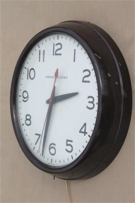 Vintage Ge Electric Wall Clock Big Brown Bakelite School Clock Or