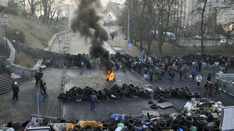 Ukraine Leaders Sign Deal to End Violence, Protesters Denounce Pact