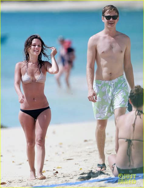 Hayden Christensen Shirtless Beach Day With Rachel Bilson Photo