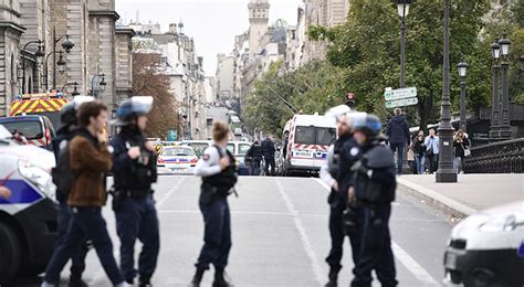 Ataque En París Cuatro Policías Y El Agresor Muertos En Francia