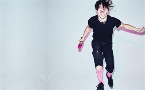 Yungblud Wallpapers Wallpaper Cave