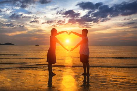 heart-couple-sunset
