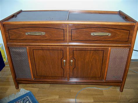 Lot Working Retro Magnavox 1960s Cabinet Stereo
