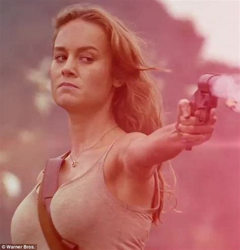 Brie Larson Pistols Skimpy Top Kong Skull Island Trailer Daily Mail