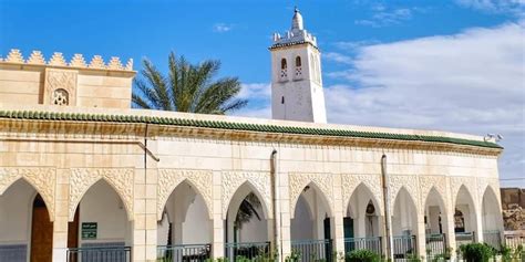 مسجد عقبة بن نافع عندما تمتزجُ العبادة بالتاريخ وذكريات الصّحابة
