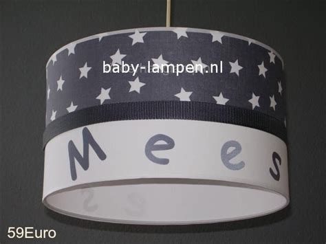 Lamp babykamer jongen mannetje in de maan. lamp babykamer antraciet sterretjes Mees | Babylampen met ...