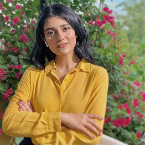 Sarah khan is a pakistani actress and model who is talented and beautiful.she got fame through the drama serialbari aapa on hum tv in which she. Sarah Khan Is All In For Every Shade Of Yellow This Season ...