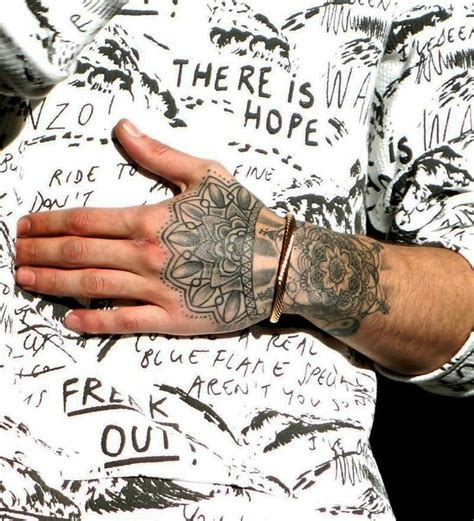 Complete set, 2 full pages with the real size tattoos known up to date. Pin by harrywtomlinson . on Zayn Malik | Left hand tattoo ...
