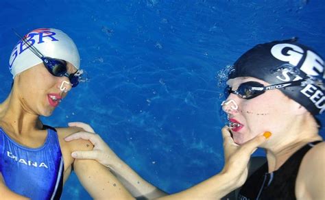 Pin By Franck Aquatics On Women Aquatics Fighting Club Underwater Swimming Swim Caps Underwater