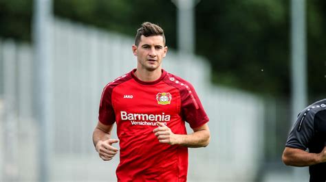 Notes de lucas alario fut 19. El Bayer 04 solicita el registro de Lucas Alario a la FIFA ...