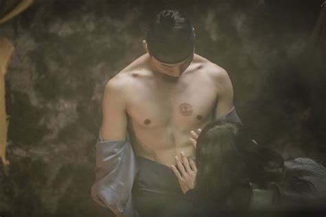 최근 한 온라인 커뮤니티에는 '이태임 선명한 복근'이라는 제목의 글과 함께 한 장의 사진이 공개됐다. Oh!쎈 탐구 봐도 봐도 안질리는 판타스틱 복근남4
