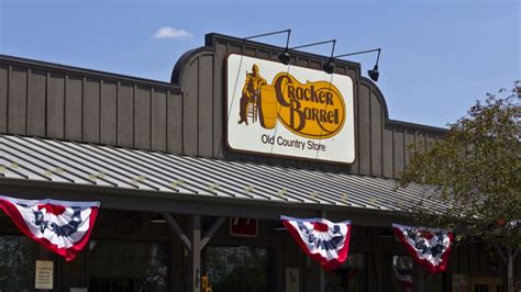 11 Home-Cooked Facts About Cracker Barrel | Mental Floss