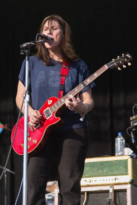 Kelley Deal ‘i Threw A Tv Out Of A Hotel Window With Nirvana Music