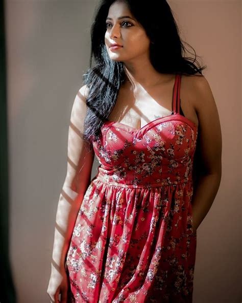 Vijay tv bigg boss tamil season 3 tamil show online, superstar kamal haasan as the host. Latest photoshoot gallery of Bigg Boss fame Reshma ...