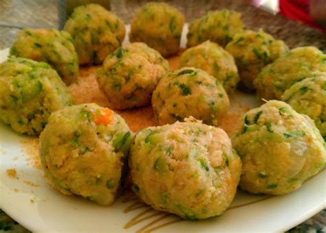 Maybe you would like to learn more about one of these? Polpette vegetariane sfiziose con ripieno filante. Ardua ...