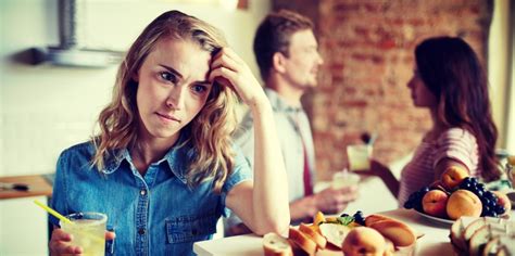 How To Deal With Jealousy And Communicate Relationship Boundaries Around