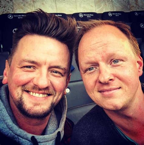 Ben zucker wurde am 4. Ben Zucker stellt seinen Bruder Manuel vor
