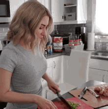 Alinity Cooking Gif Alinity Cooking Chop Chop Discover Share Gifs