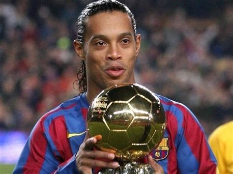 Ronaldo de assis moreira (born 21 march 1980), commonly known as ronaldinho gaúcho (brazilian portuguese: Who is a better player between Ronaldinho and Cristiano ...