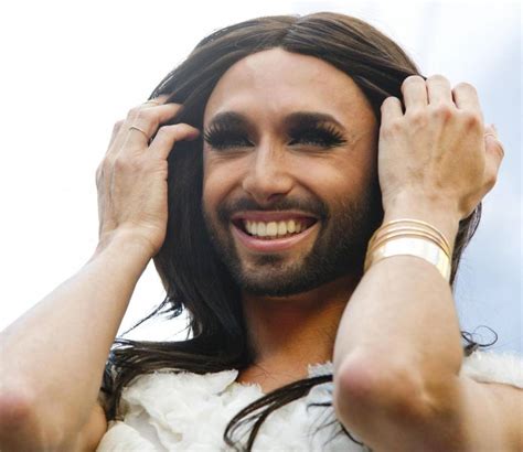 conchita wurst la drag queen con la barba madrina del gay pride di madrid foto ladyblitz