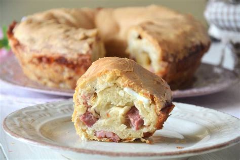 Il panuozzo napoletano, tipico di gragnano, è un pane pizza a forma di ciabatta che potete realizzare facilmente in casa e farcire come preferite! » Tortano - Ricetta Tortano di Misya