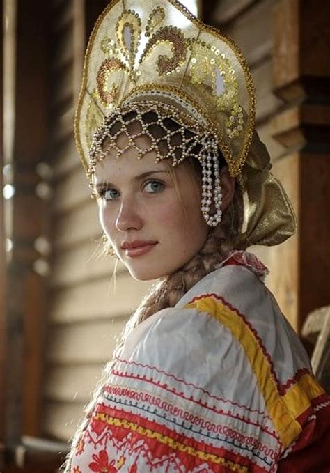 Женщина в русском костюме 95 фото