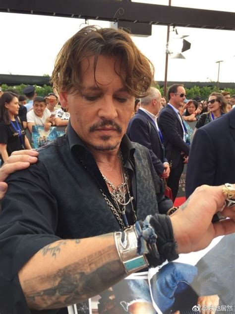 Johnny Depp Puffs On Roll Up Ciggie As He Resumes Filming Labyrinth Artofit
