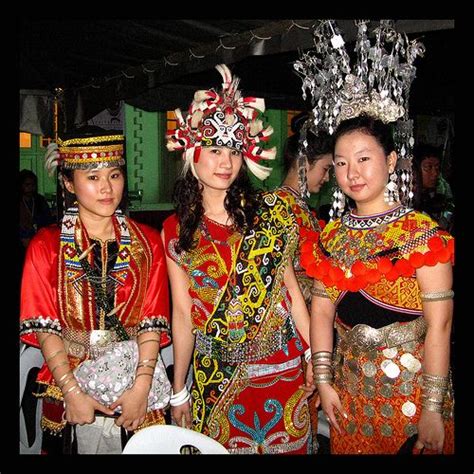 Baju Tradisional Iban Sarawak