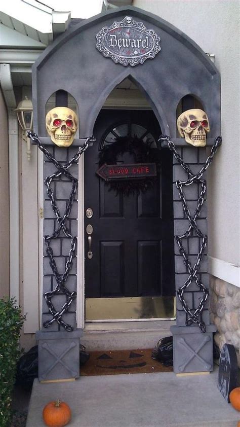 Pumpkins near the door for halloween. 33 Spooky & Scary Halloween Decorations For 2016