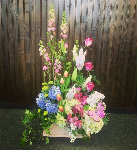 Maybe you would like to learn more about one of these? Modern Spring Garden Floral Arrangement, using ivy and ...