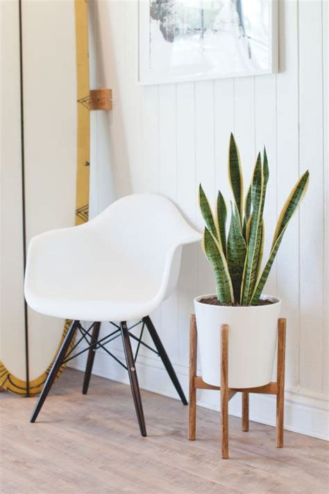 Diy mid century plant stand. 16 Creative Modern Decor Ideas You Can Craft By Yourself