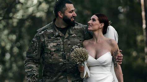 Love In War Ukrainian Sniper Marries Soldier She Met During War