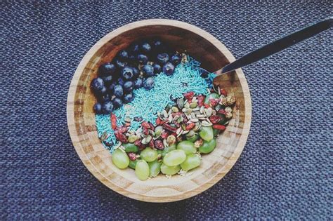 Blauwe hagelslag met fruit zooi ontbijt kom. | Hagelslag ...