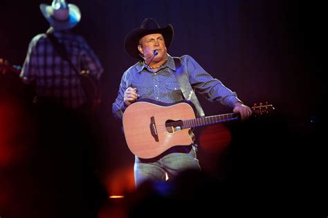 Garth Brooks Bringing His ‘dive Bar Tour To Dusty Armadillo In