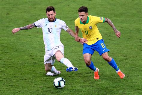 Les compos probables avec messi et neymar. Affiche à la loupe : Brésil v Argentine