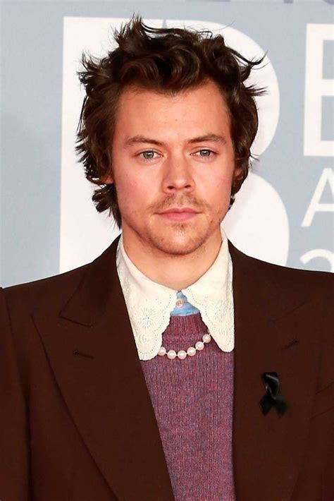 Harry Styles With Straight Hair 30 Best Harry Styles Haircuts Hairstyles 2020 Men S Style