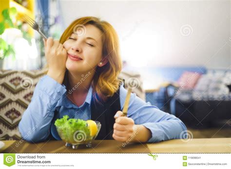 Woman Eating Salad Stock Image Image Of Lunch Natural 119098541