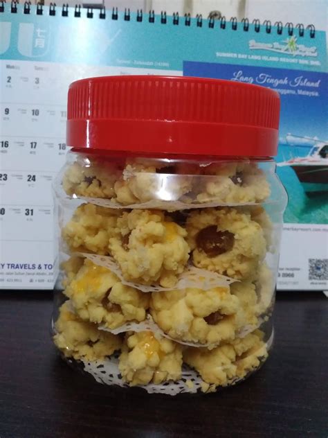 Tart nenas, or pineapple tart in english, is hugely popular festive cookie is believed to have originated from the nonya community, but is made for all festivals. Bila Aku Menulis: Acuan Tart Nenas Gulung Bulu Mata
