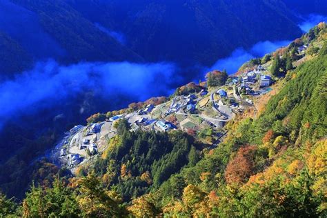 日本の秘境100選にも選出された原風景！日本のチロルと呼ばれる斜面集落・下栗の里 下栗の里 風景 集落