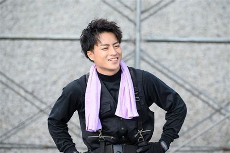 シンタロウを演じる白濱亜嵐は、ひとつの作品で男気溢れる土木会社の社長から、エレガンスあふれる貴族へと変貌を遂げた。 撮影／加藤 岳 スタイリスト／吉田ケイスケ ヘアメイク／米持冬花(jyunesu) 文／知野美紀子（super mix） 作品概要、story 本作の主人公. 白濱亜嵐の髪型【2021最新】短髪・パーマなど全種!オーダー ...