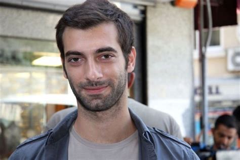 Bu sayfa oyuncu i̇lker kaleli hakkında biyografisi, özgeçmişi, dizilerde oynadığı roller, şu anda hangi dizide oynuyor, sosyal medya hesapları, ajansı, web sitesi ve hakkında çıkan haberlere yer verir. İlker Kaleli Resimleri - Sinemalar.com