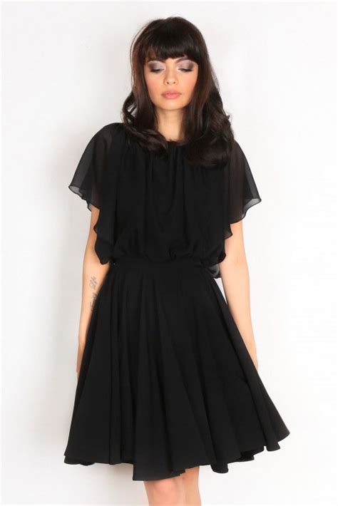 Robe noire chic longue à. Simple petite robe noire col bateau à mancheron pour ...