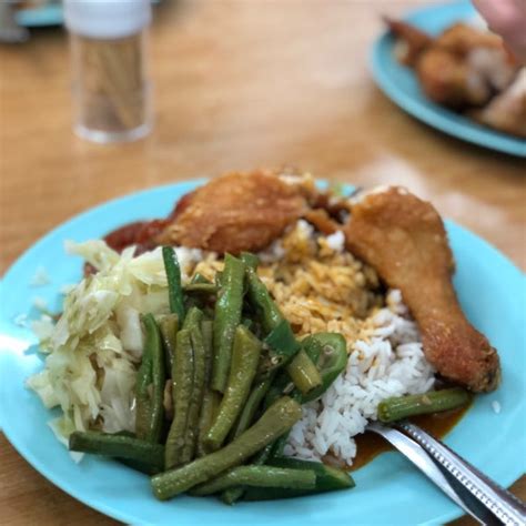 The latest branch that i've tried is at bandar puteri puchong and i'm glad that it tasted the. Lim Fried Chicken Glenmarie - No 26
