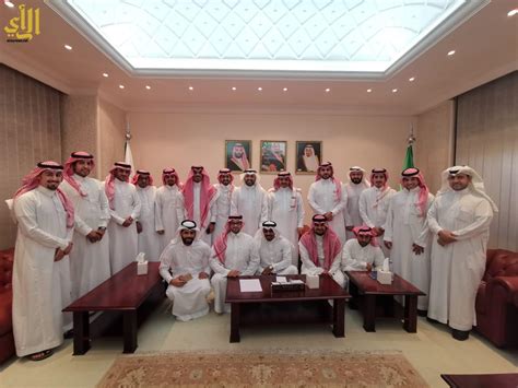 معهد البحوث للعلوم الانسانية والاجتماعية. تجارب المذيع الشهري ينقلها للدارسين في معهد الإدارة العامة ...