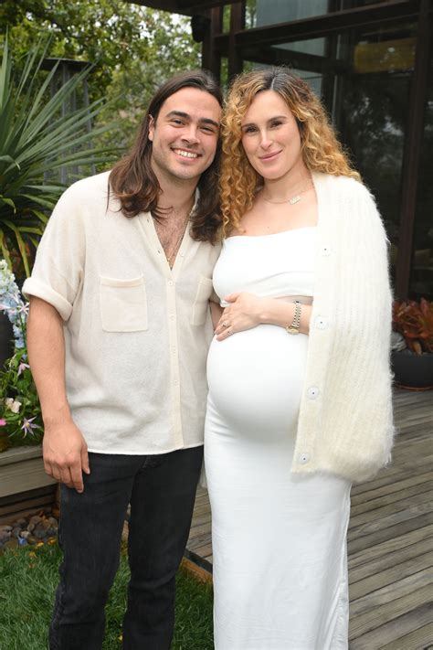 Rumer Willis Poses Nude Celebrates Her Body After Giving Birth Top