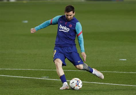 Bienvenidos a la página de facebook oficial de leo messi. Лионель Месси - Благородное дело бутсы Месси продали на ...